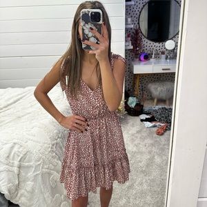 Women’s pink bow/tie dress